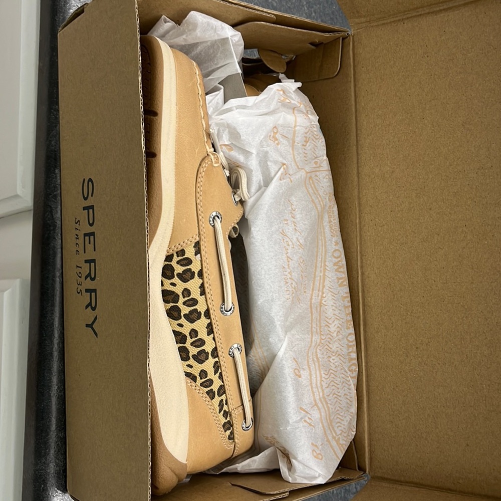 Sperry topsider boat shoes. Cheetah print. Brown leather. Size 7.5